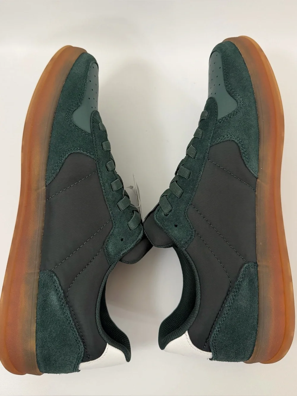 Skechers Streetwear Men’s Size 10.5 Green Leather Sneakers Air-Cooled Memory Foa